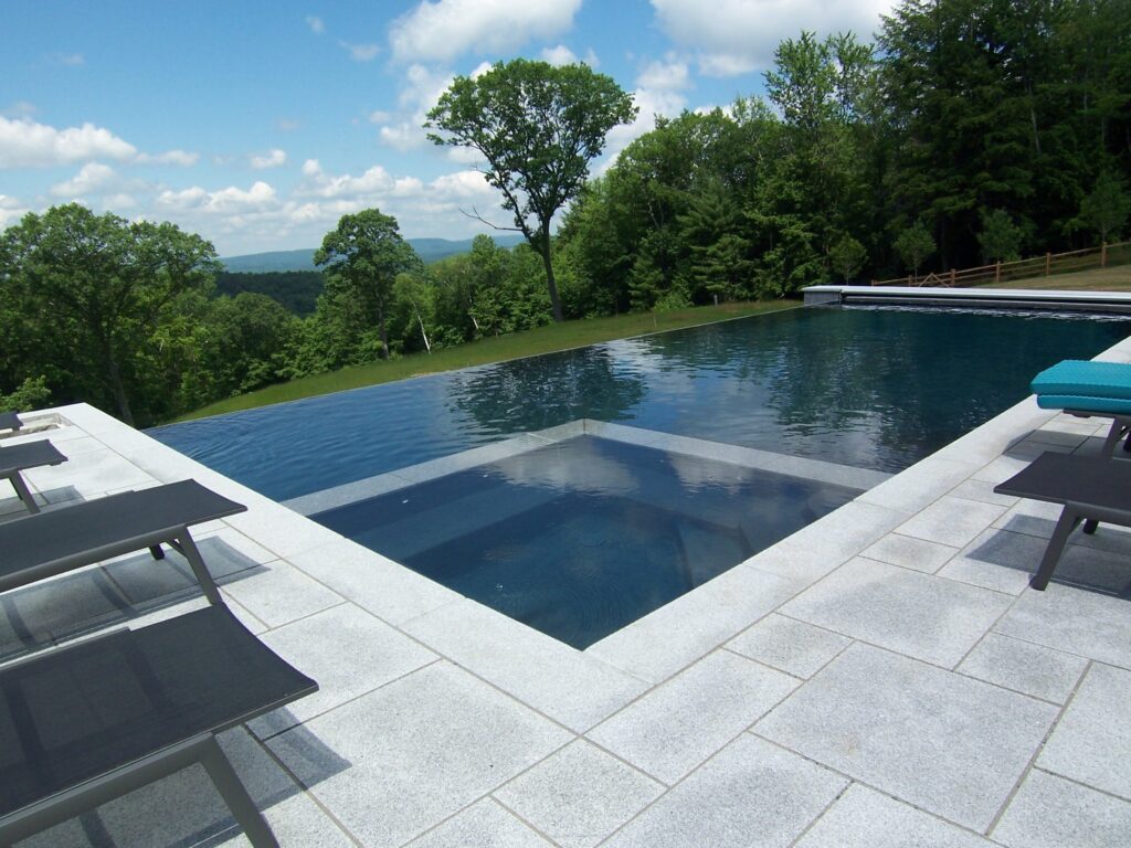 Portfolio Infinity Pool, Spa & Mountain View